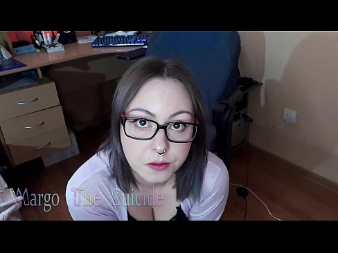 ❤️ 戴眼鏡的性感女孩在鏡頭前深吸假陽具 色情 在 zh-tw.passionateembracespotlight.ru ️❤
